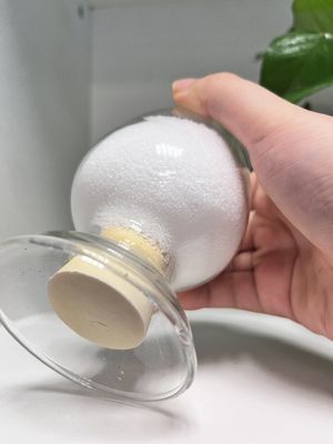 Kationowy poliakrylamid CPAM Chemiczny flokulant Nr CAS 9003-05-8 Uzdatnianie wody pitnej