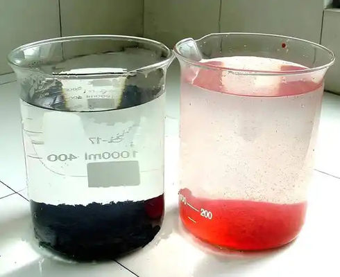 Bezwonne substancje chemiczne odbarwiające zawartość stałych ≥ 50%